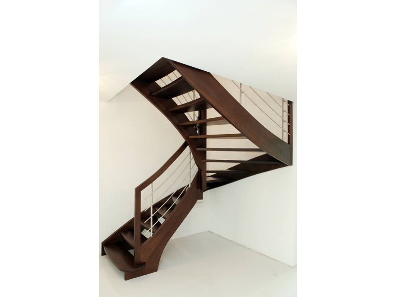 schody wykonane na konstrukcji drewnianej, z drewna dębowego, barwionego na wybrany przez klienta ko...